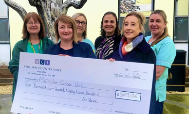 The White Horse Team Present Cheque To Macmillan Cancer Support Unit, Queen Elizabeth Hospital, Kings Lynn.JPG